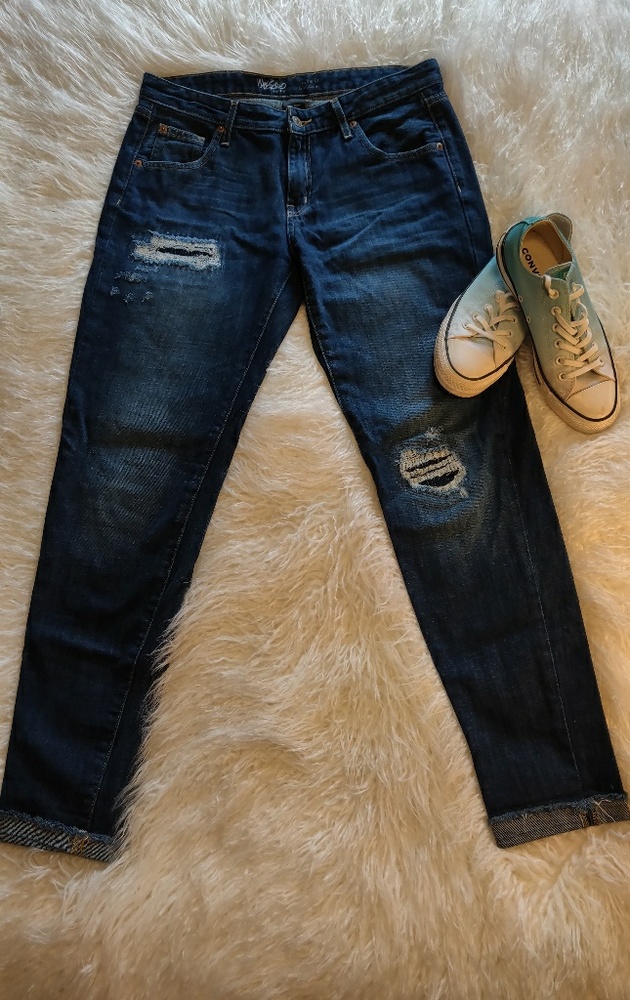 Distressed boyfriend cuffed ankle jeans.